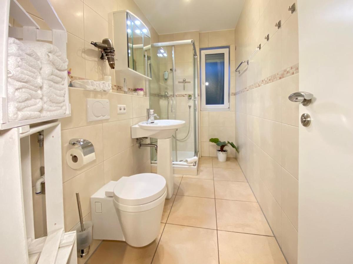 2 Zimmer Apartment, 70 Qm, Max 4 Pers, Private Terasse, 2 Parkplaetze, Internet 250 Mbit Gärtringen Exteriér fotografie